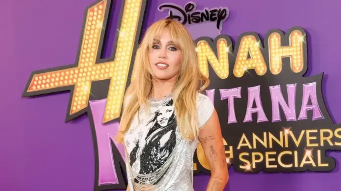 Miley Cyrus – Younger You From the “Hannah Montana 20th Anniversary Special”