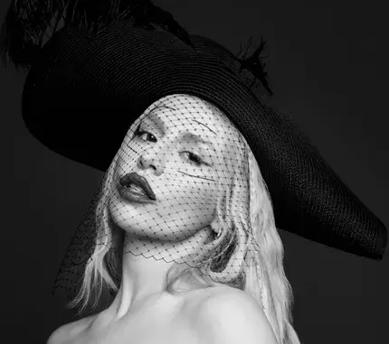 Ava Max – Out Of Your Mind