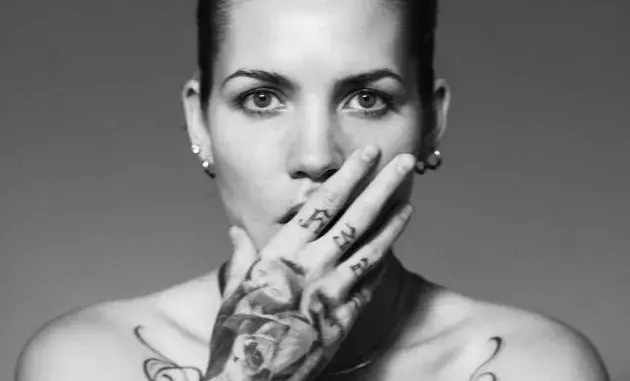 Skylar Grey Black n’ Blue