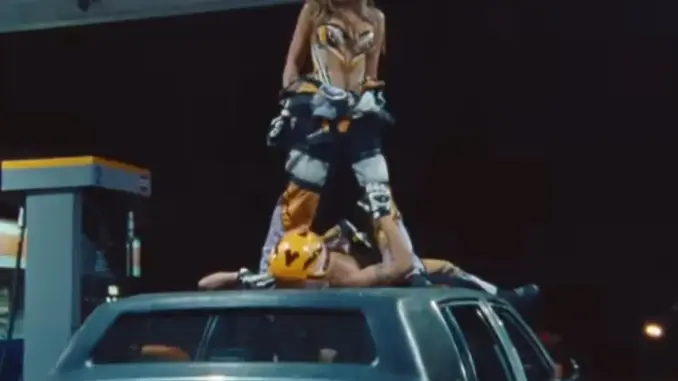 Tate McRae – 2 Hands