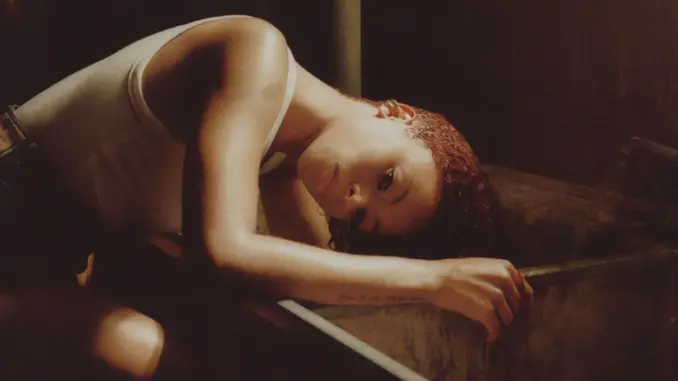 Ravyn Lenae – Love Me Not